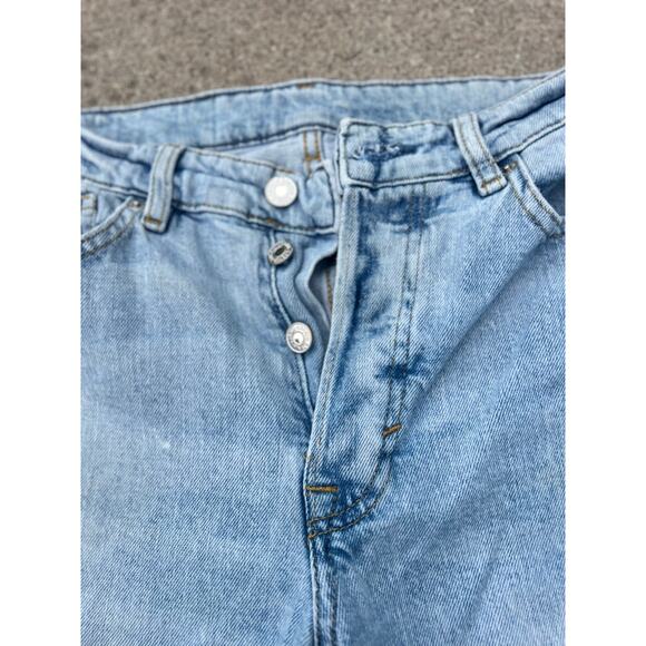 & Denim H&M Blue Light Wash Denim Ultra High Waist Button Fly Mom Jeans Size 2 - Picture 3 of 7